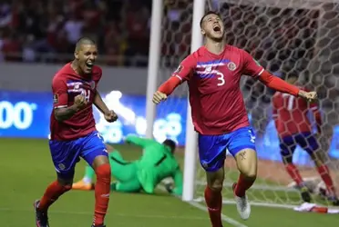 El zaguero de Millonarios de Colombia evidencia su dolor al tener que dejar a su equipo.