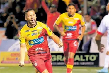 Elías Aguilar regresó al Herediano tras su paso por el fútbol de Asia.