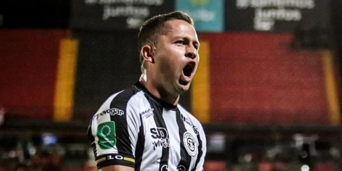 Es hijo de una leyenda y los vacunó para meter en crisis al equipo