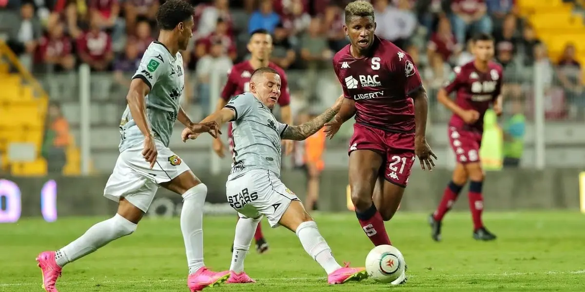 Escobar ha jugado varios partidos con el Saprissa en otra posición que no es defensa central.