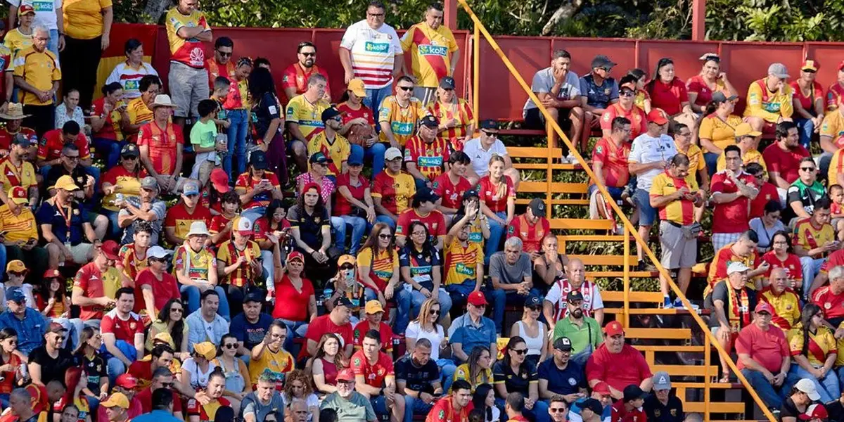 Estadio Carlos Alvarado está lleno de aficionados gracias a la remontada del Team