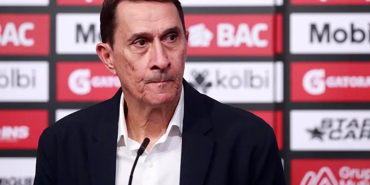 Este martes, el equipo manudo hizo oficial la llegada del estratega y padre de Celso Borges