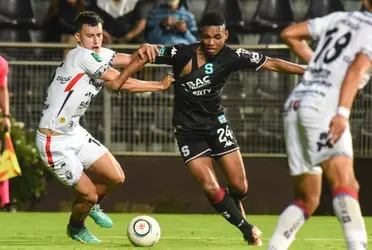 Esteban Alvarado se vistió de héroe al detener un penal en la tanda.