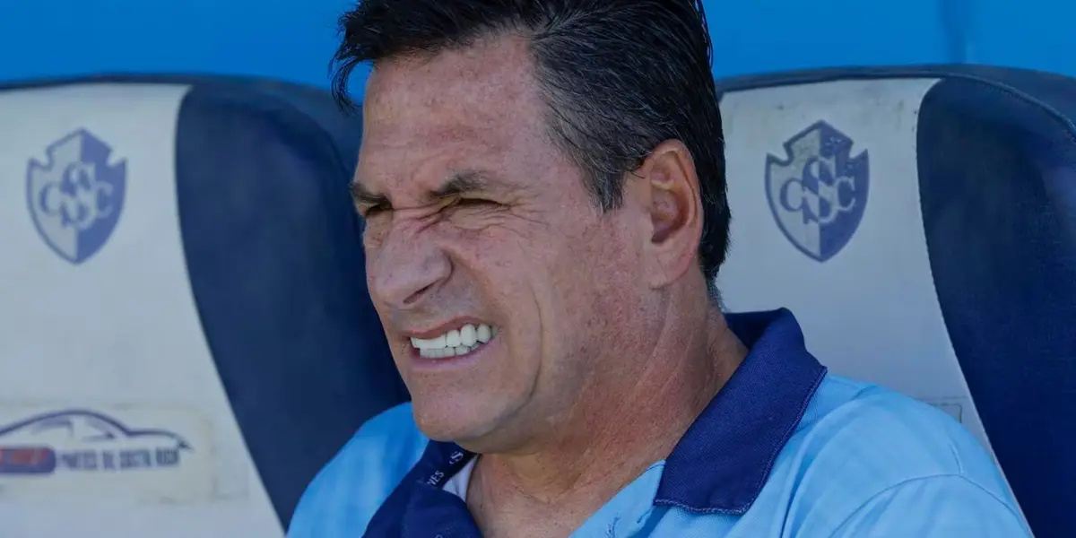 Estratega anunció que deja su puesto tras derrota ante Sporting