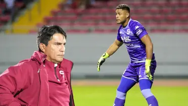 Estratega deja claro que no entiende qué le critican al arquero morado