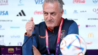 Estratega realiza gira por Europa para saber cómo están previo a la convocatoria por el repechaje de la Copa América