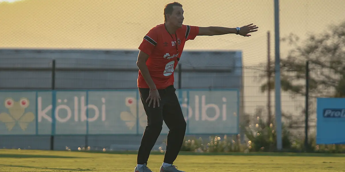 Estratega tico-brasileño hará sus primeros cambios en el club