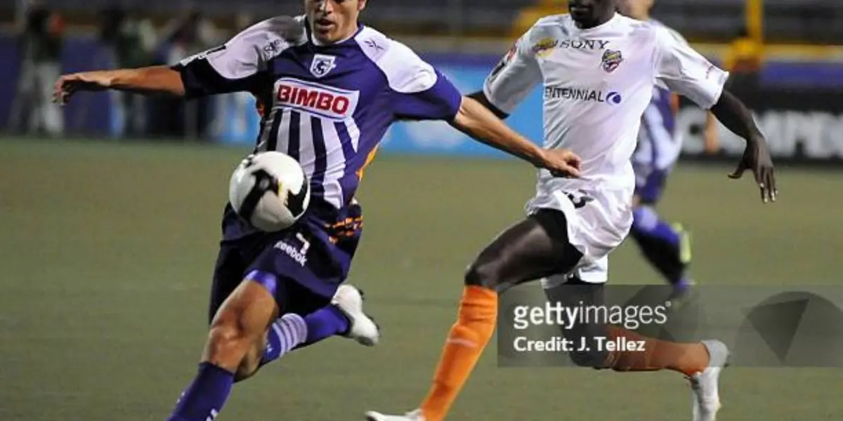 Exjugador de Saprissa recibió un presente por parte del crack morado