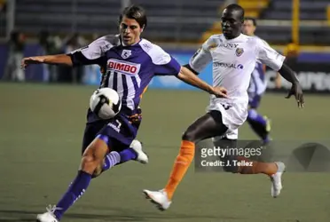 Exjugador de Saprissa recibió un presente por parte del crack morado