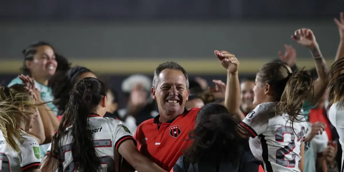 Exjugador manudo cuestiona al mandatario por comentario contra su club