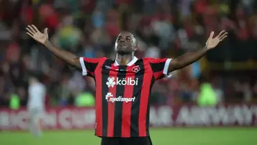 Fichaje bomba manudo quedó en la suplencia del club en el partido ante San Carlos en el Morera Sto