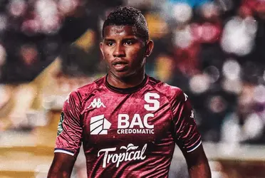 Fidel escobar renovó con Saprissa hasta 2026.