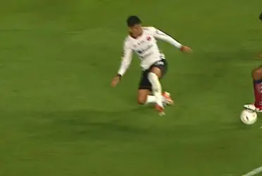 Fidel Escobar sacó su faceta de nueve para bailar a la zaga de La Liga y adelantar al Saprissa.