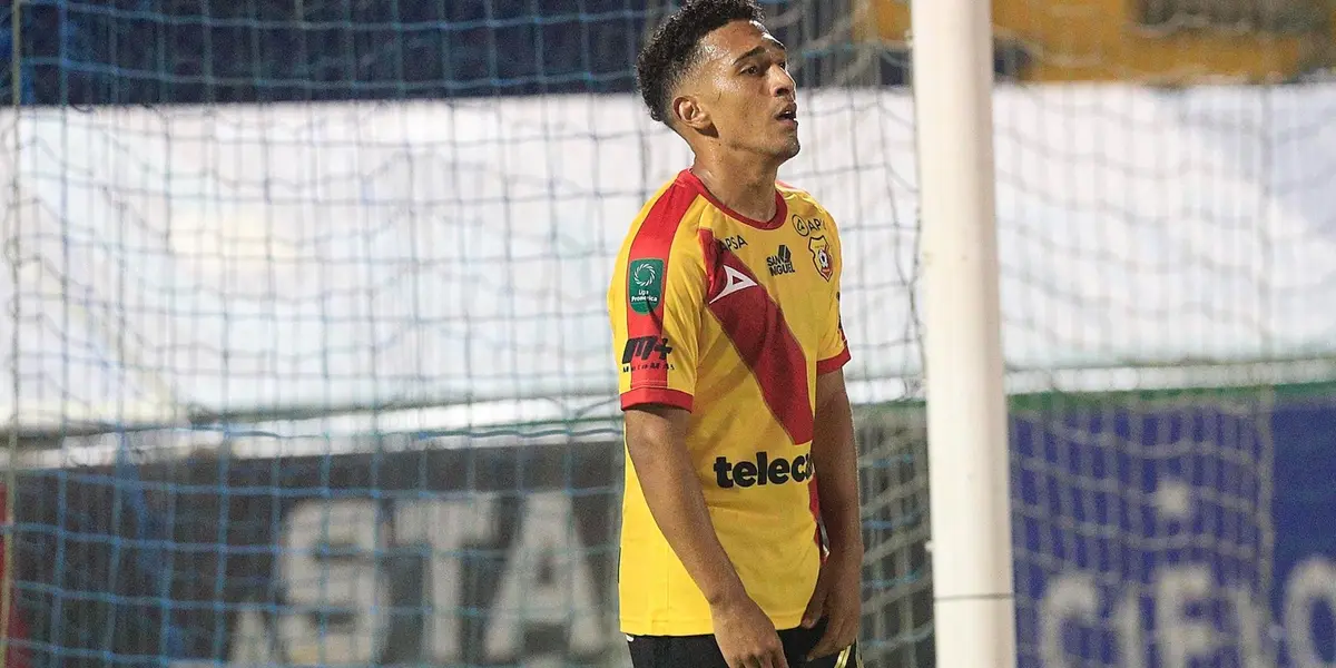 Fue anunciado este jueves como nuevo jugador de este equipo, el brasileño busca más éxitos y minutos en el equipo donde jugará