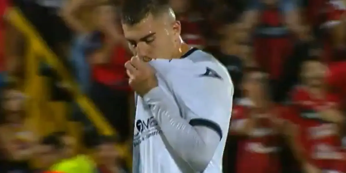 Futbolista usó el cuerpo de una comunicadora para defenderse de los cuestionamientos