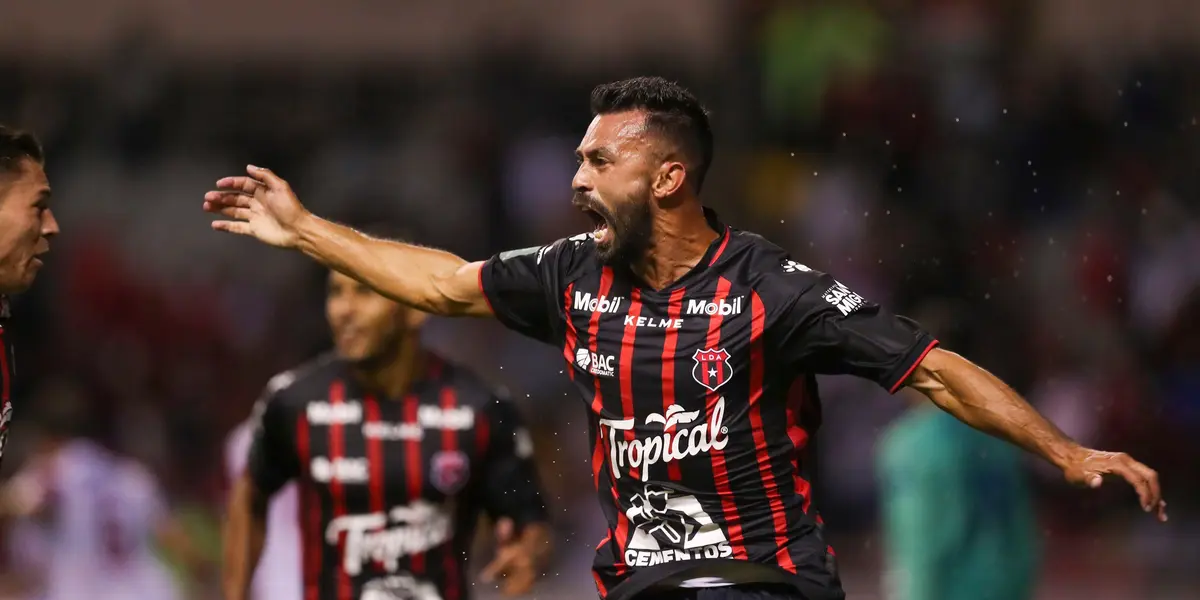 Giancarlo González quedó fuera de Alajuelense.