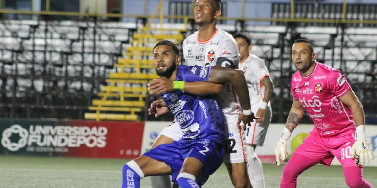Grecia vence 2-1 de visita al Puntarenas FC y aprieta la zona baja de la tabla.