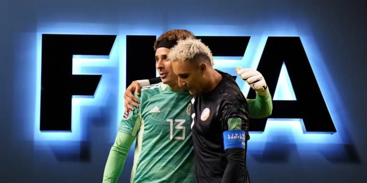 Guillermo Ochoa es uno de los arqueros que más le ha tocado pelear con Keylor Navas.