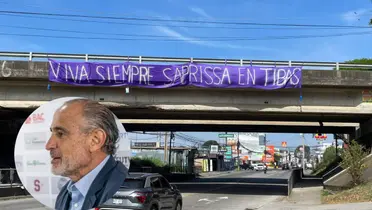 Gustavo Chinchilla, gerente del Deportivo Saprissa, con manta que colgaron los aficionados en Tibás