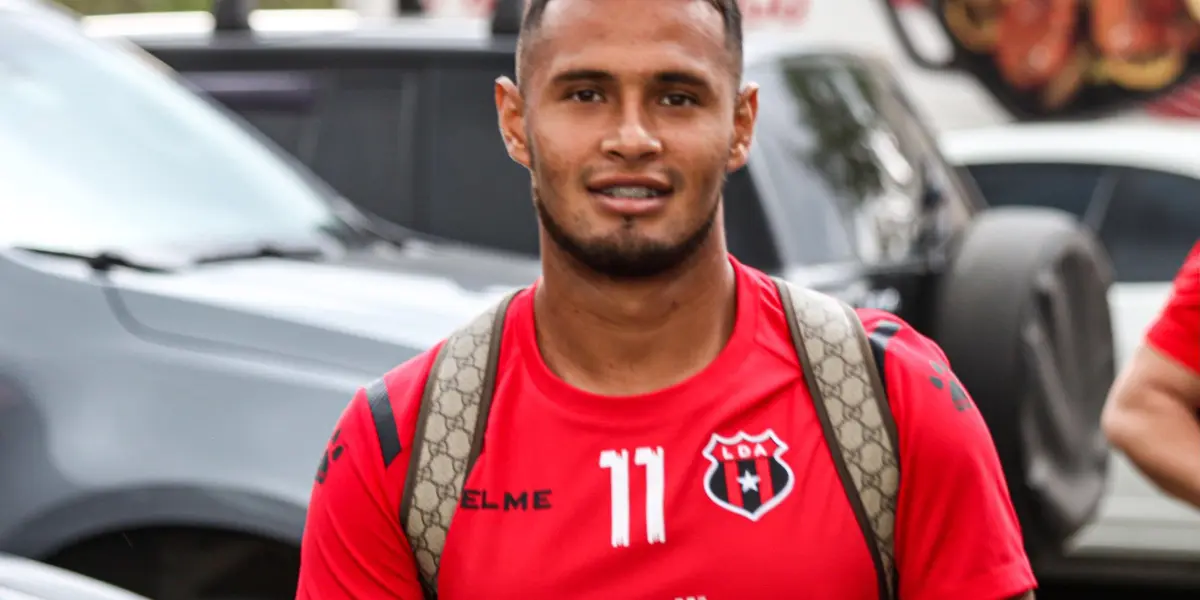 Hondureño estaría por salir del club en busca de nuevos aires deportivos