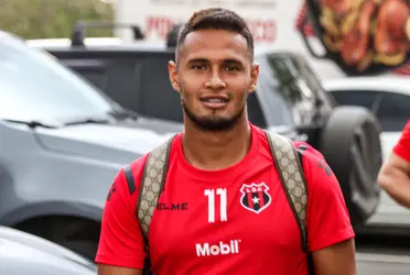 Hondureño estaría por salir del club en busca de nuevos aires deportivos