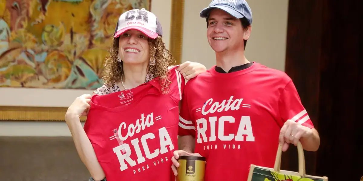 Influencer y su esposa discutieron sobre si golear o no al país, al que le tienen mucho cariño