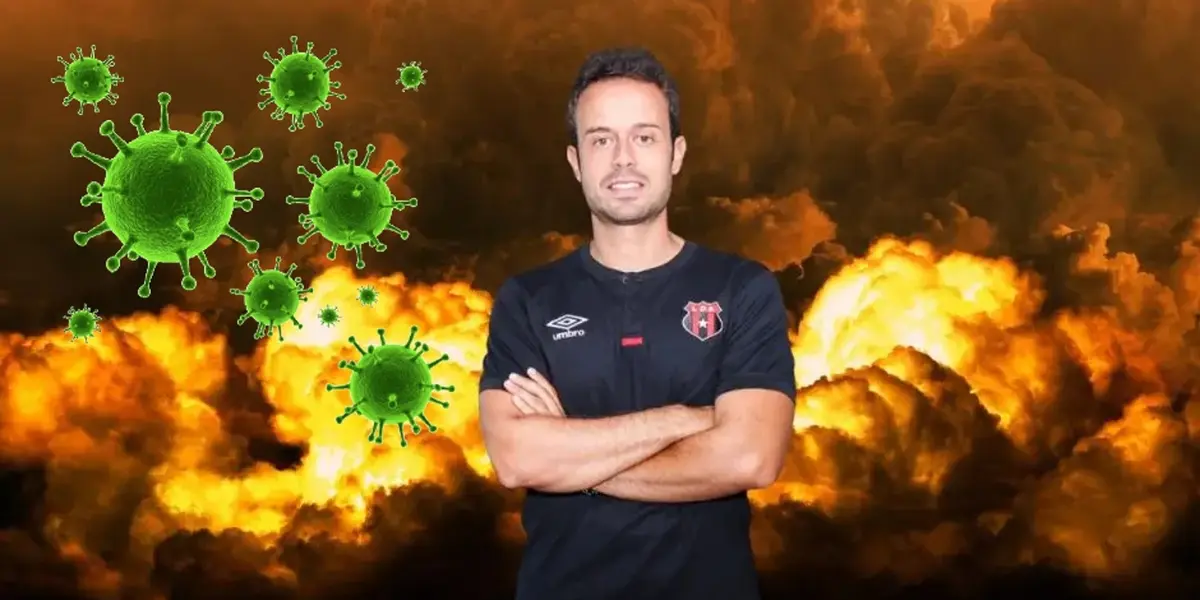 Javier Santamaría con la camiseta de Alajuelense. Foto: La República.