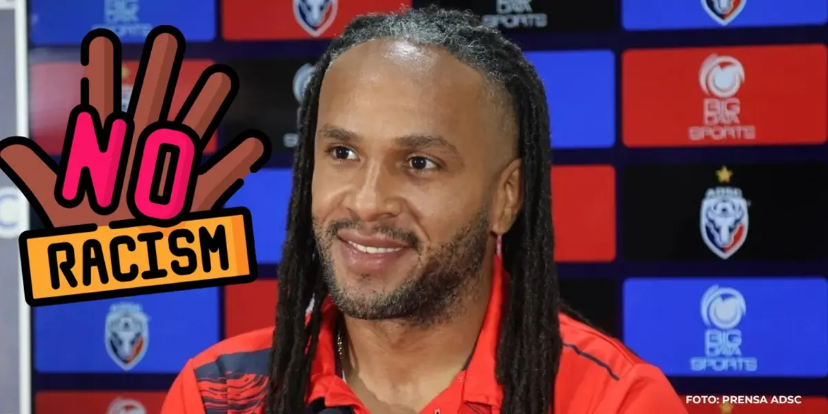 Jonathan McDonald en una conferencia con San Carlos. Foto: ADSC.