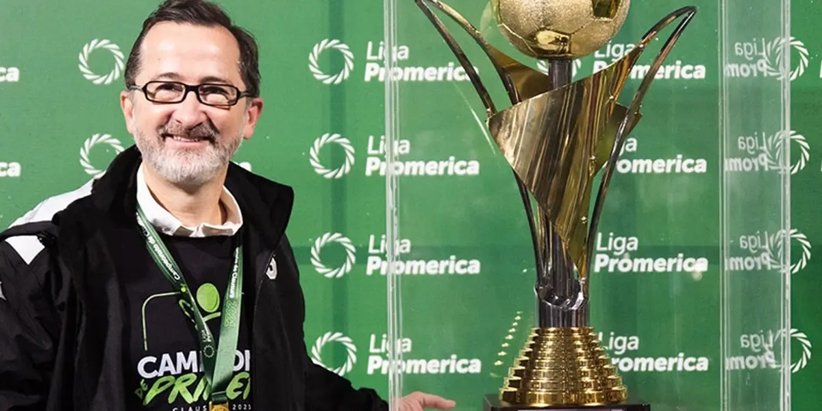 Juan Carlos Rojas aseguró que no se trata de cuál club ficha mejor, sino del que levanta la copa