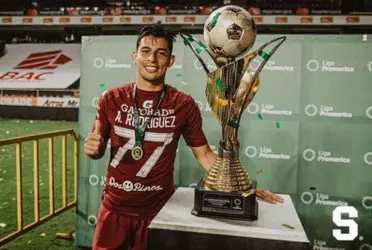 Jugador del Saprissa inmortalizó en su cuerpo la copa 39