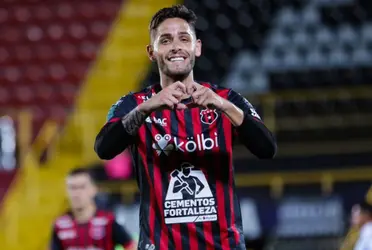 Jugador responde con sinceridad sobre la intención de contratar a otro atacante