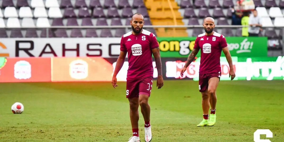 Jugador se habría lesionado en la Selección nacional y, de momento, se desconoce la gravedad