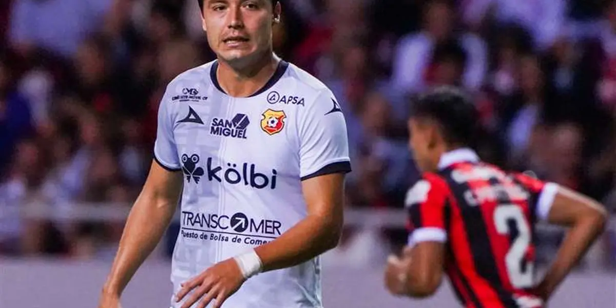 Jugador todavía no puede debutar con el Herediano