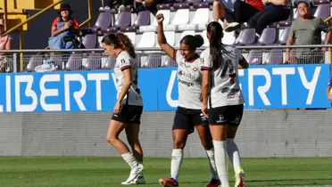 Jugadoras de Alajuelense celebrando un gol en el estadio de Saprissa. Foto: LDA.