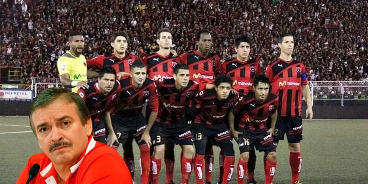 Jugadores d ela Liga Deportiva Alajuelense posando para una foto. Foto: LDA.