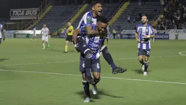 Jugadores de Cartaginés celebrando los goles que le marcaron a San carlos. Foto: CSC.