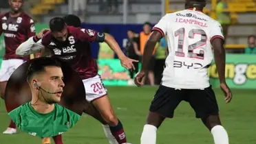 Jugadores en el clásico nacional y el árbitro Pablo Camacho. Foto: Liga Promerica.