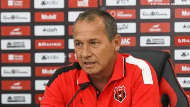 Jugadores manudos irrespetaron al ídolo del club