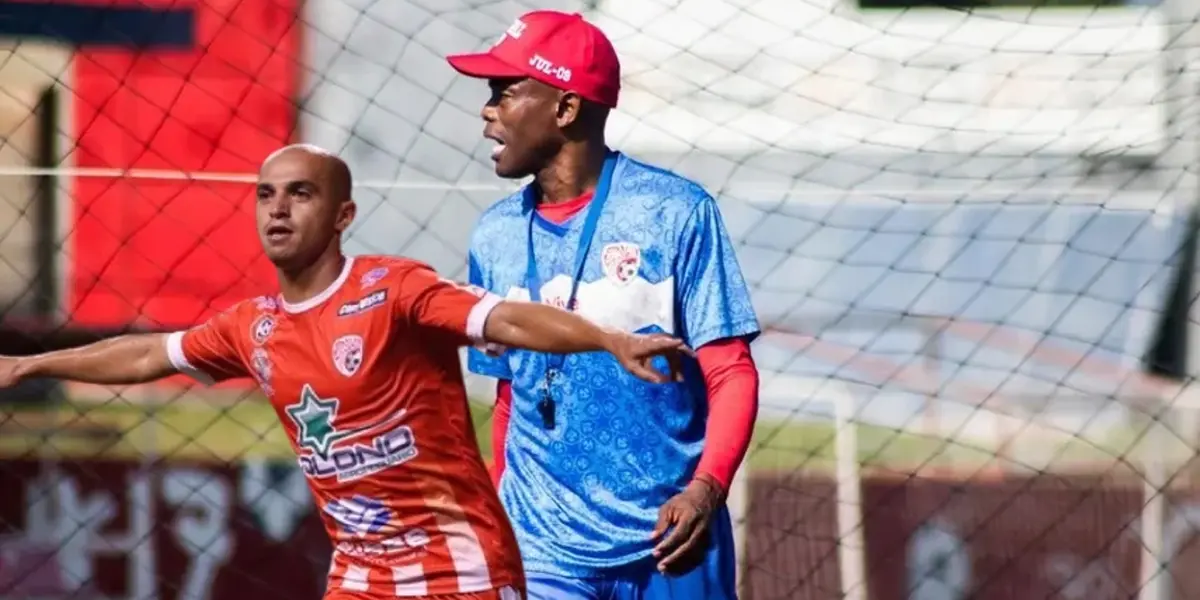 Julio Dely valdés al lado de Starling Matarrita de Santos de Guápiles.