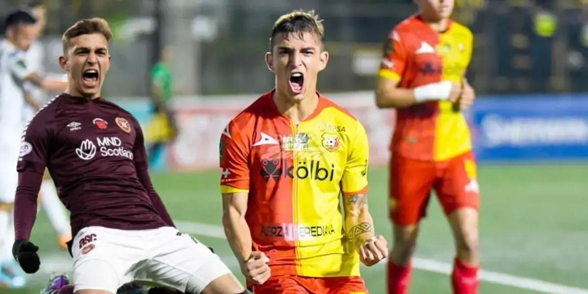 Kenneth Vargas con la camiseta de Herediano celebrando un gol. Foto: Diario Extra.