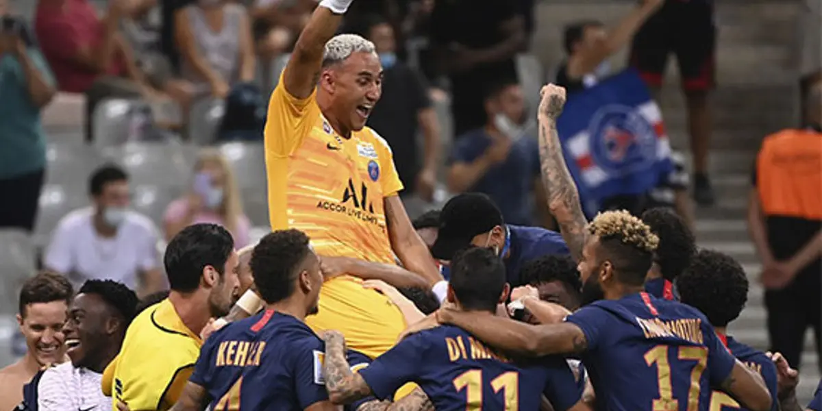 Keylor Navas celebrando campeonato de la liga de Francia. Foto: PSG.
