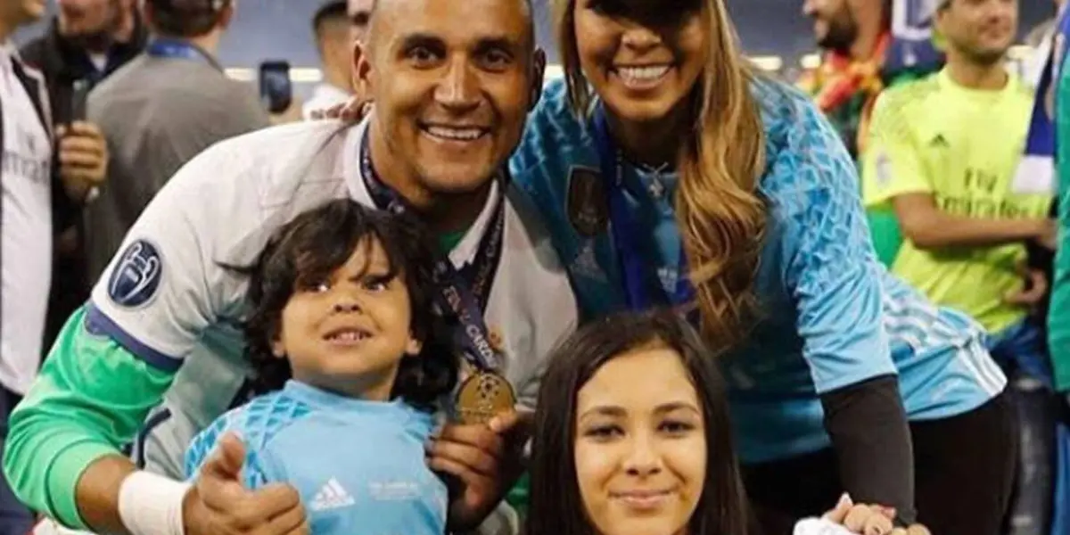 Keylor Navas recibio apoyo de su familia en redes.