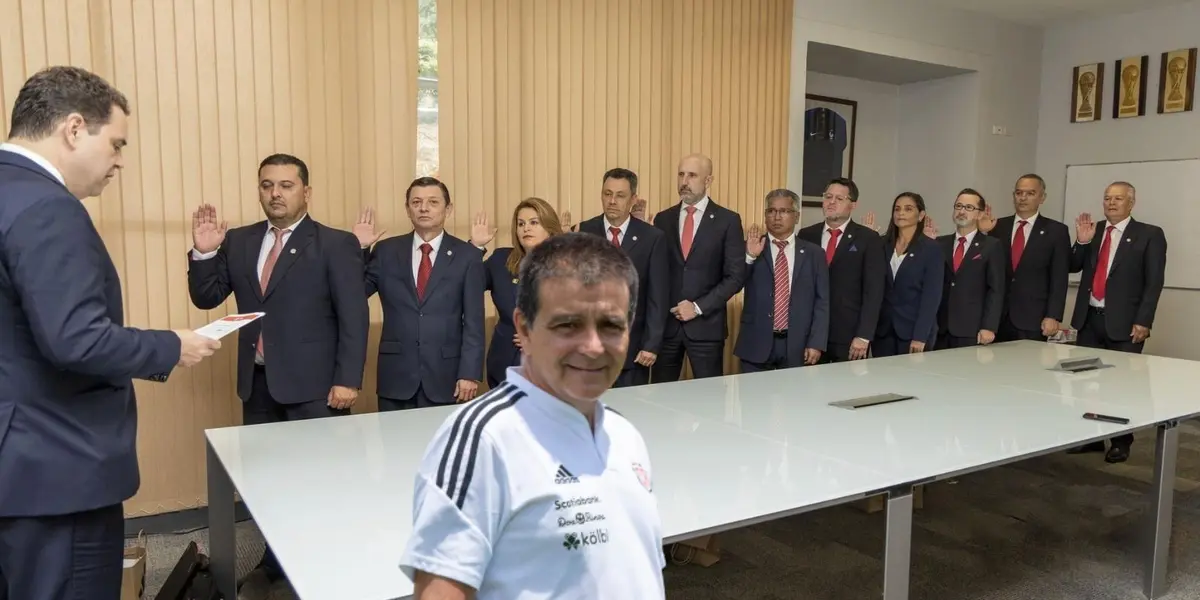 La escogencia del nuevo técnico de la Selección de Costa Rica avanza a pasos lentos.