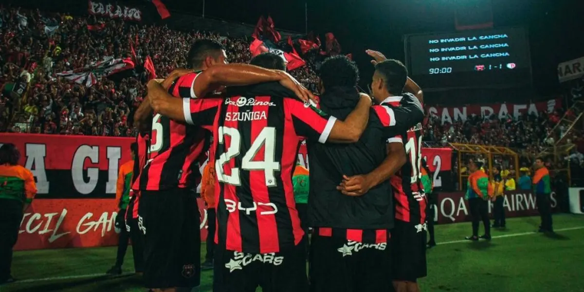 La Liga Deportiva Alajuelense aun no define el futuro de uno de sus jugadores.