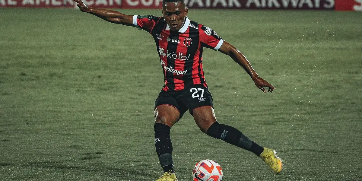 La Liga Deportiva Alajuelense confirmó una fuerte noticia con el lateral Ian Lawrence.