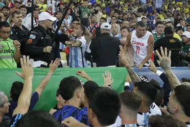 Las imágenes fueron muy impactantes, incluso los jugadores de Argentina, comandados por Messi, abandonaron el terreno de juego en protesta