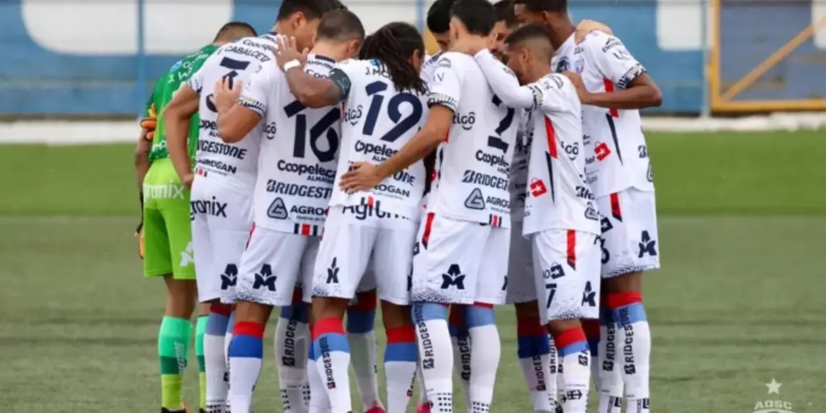 Liberia, San Carlos y Santos lucharán esta jornada por olvidarse del descenso.