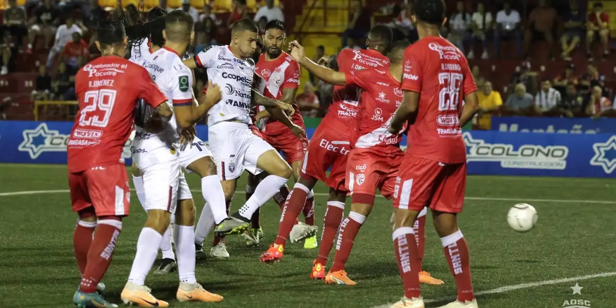 Los Toros del Norte vencieron 4-2 a Santos en Guápiles y logra un récord de victorias