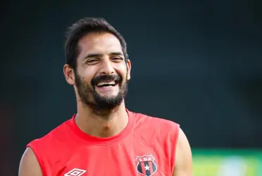 Manudos no cuentan con una voz de mando en el camerino y es el exmorado quien levanta la mano