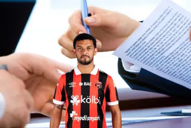 Michael Barrantes expone de forma clara las razones para renovar con Alajuelense.